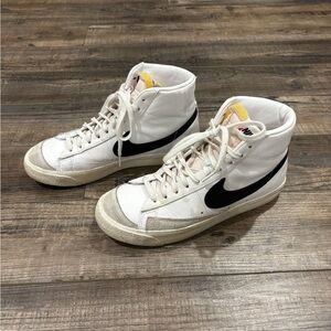 Nike Women’s Blazer Mid ‘77